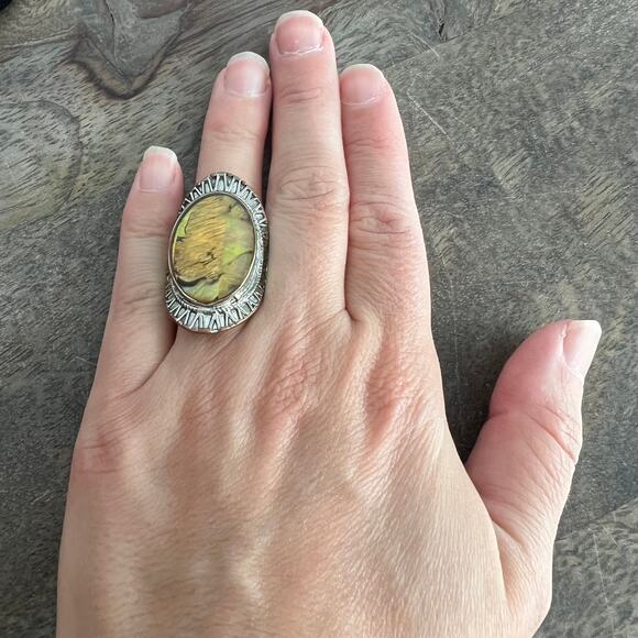 🍭6/$30 Milky iridescent yellowish brown silver metallic cocktail ring size 7 - Picture 6 of 8